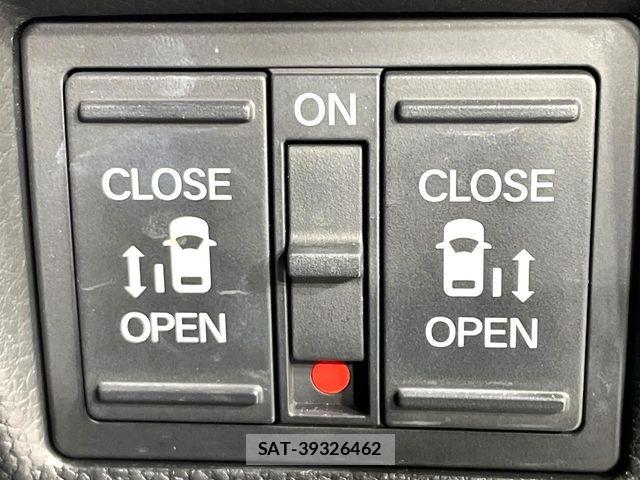 Honda N BOX CUSTOM 2023-03 6217585-4