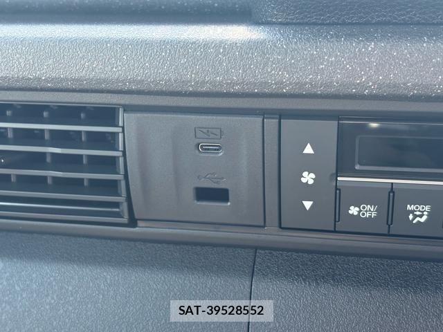 Honda N BOX CUSTOM 2025-07 6613623-24
