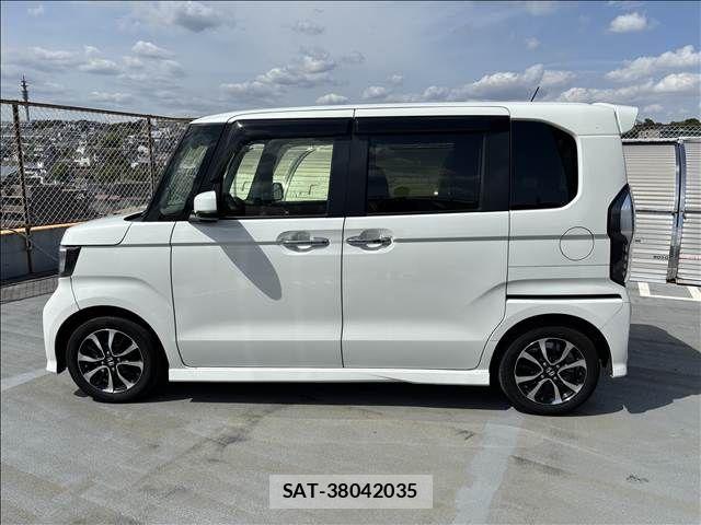 Honda N BOX CUSTOM 2020-04 6683926-17