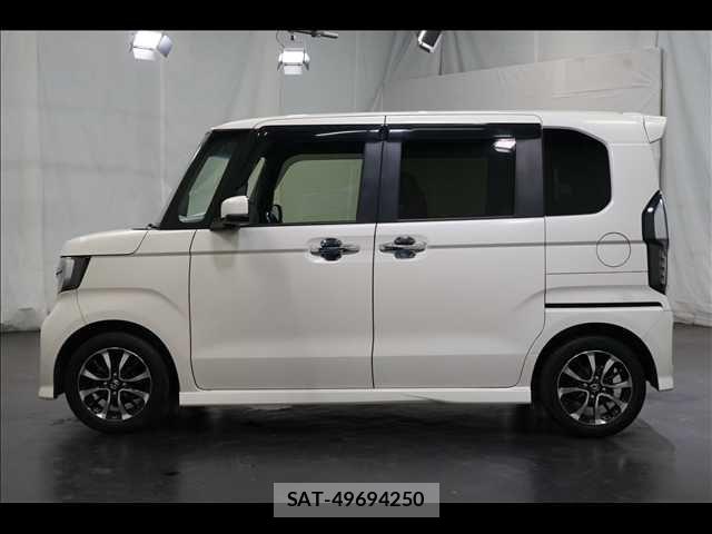 Honda N BOX CUSTOM 2018-03 6682780-14