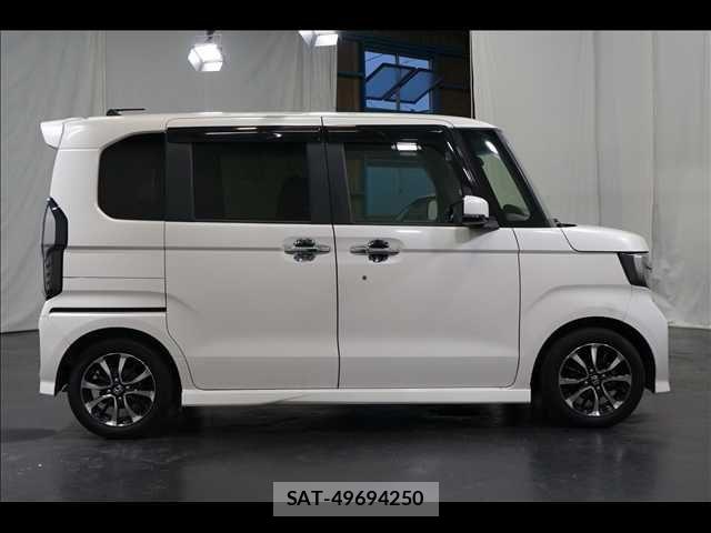 Honda N BOX CUSTOM 2018-03 6682780-15