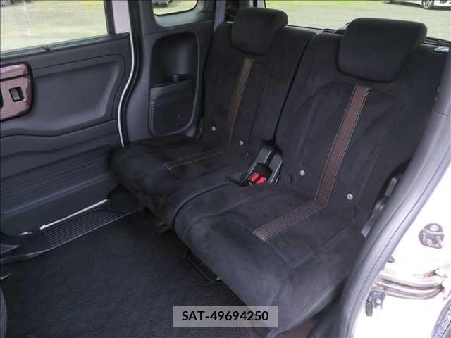 Honda N BOX CUSTOM 2018-03 6682780-17