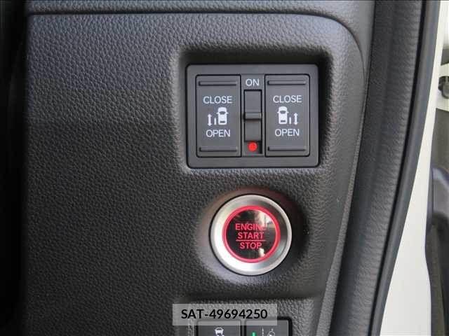 Honda N BOX CUSTOM 2018-03 6682780-6
