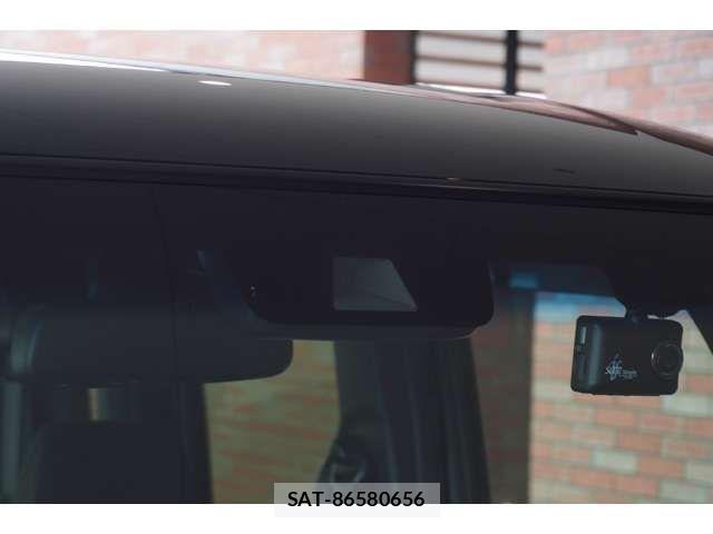 Honda N BOX CUSTOM 2018-08 6683928-15