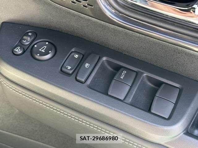 Honda N BOX CUSTOM 2023-10 6716822-15
