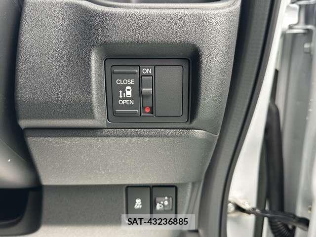 Honda N BOX CUSTOM 2026-03 6752592-11