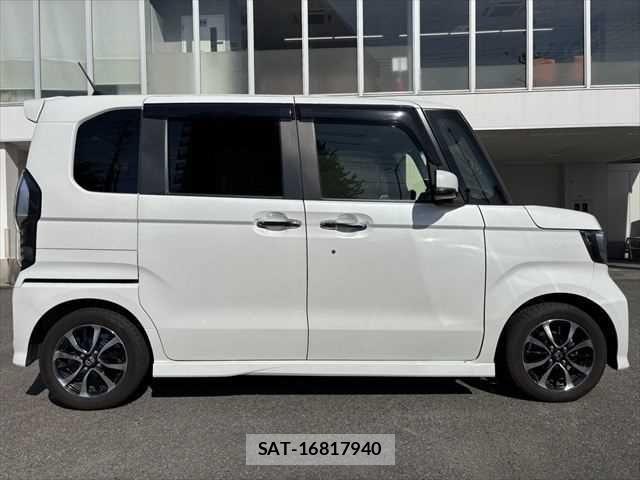 Honda N BOX CUSTOM 2018-08 6752618-15
