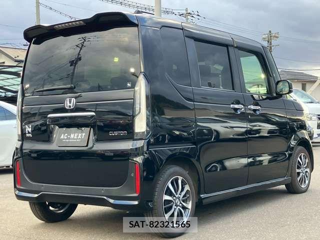 Honda N BOX CUSTOM 2024-05 6791309-17
