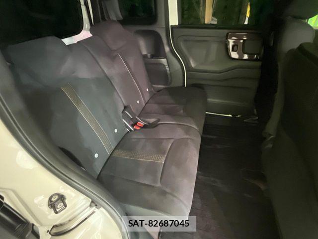 Honda N BOX CUSTOM 2019-06 6816177-8