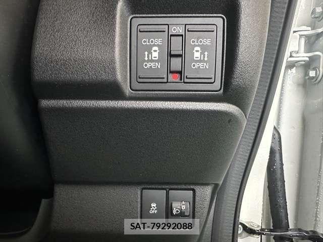 Honda N BOX CUSTOM 2026-03 6909979-13