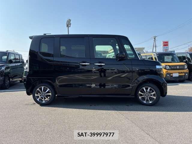 Honda N BOX CUSTOM 2026-02 6909976-11