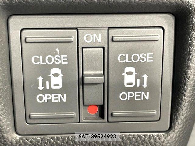 Honda N BOX CUSTOM 2018-02 7021038-4