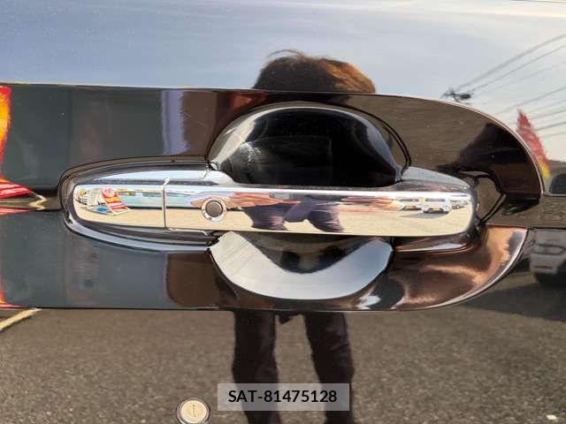 Honda N BOX CUSTOM 2022-04 7059888-12