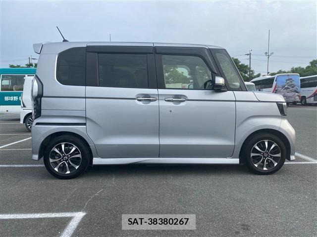 Honda N BOX CUSTOM 2019-05 7059894-4