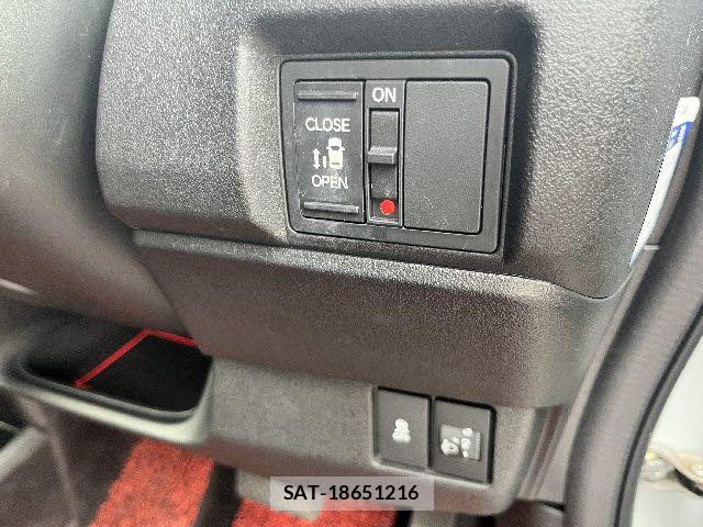 Honda N BOX CUSTOM 2024-01 7222682-16