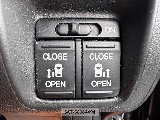 Honda N BOX CUSTOM 2017-04 7271359-21