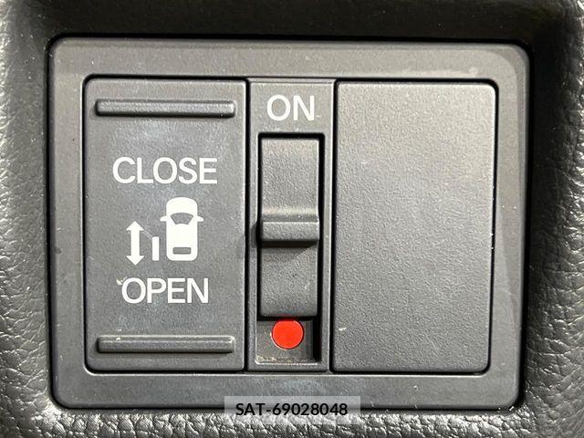 Honda N BOX CUSTOM 2022-02 7272489-4
