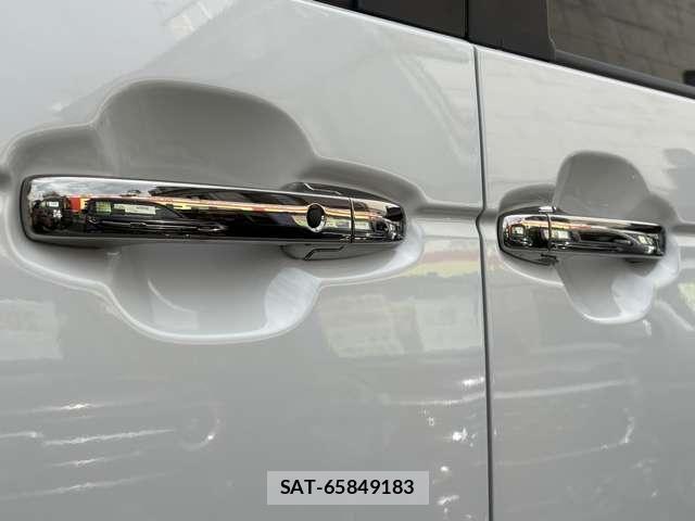 Honda N BOX CUSTOM 2023-11 7272474-12