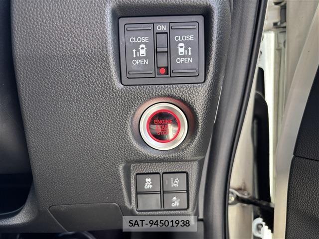 Honda N BOX CUSTOM 2017-11 7328847-12