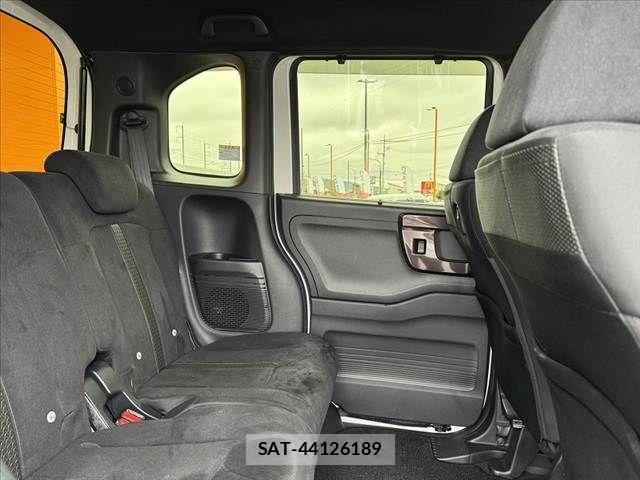 Honda N BOX CUSTOM 2019-06 7328863-16