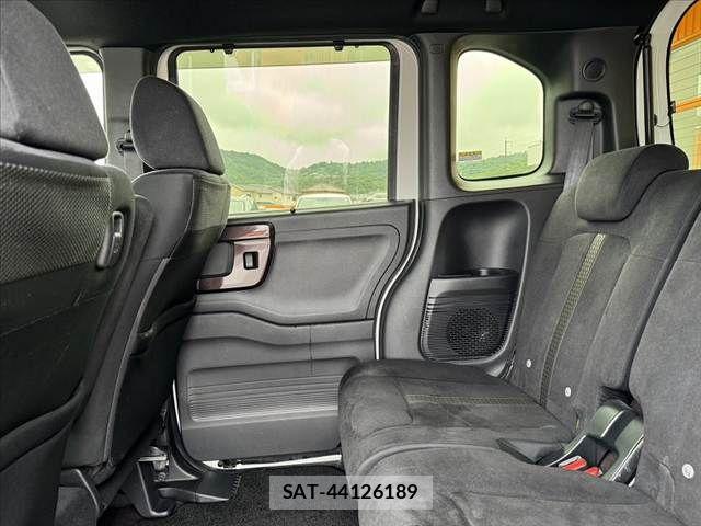 Honda N BOX CUSTOM 2019-06 7328863-18