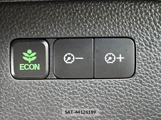 Honda N BOX CUSTOM 2019-06 7328863-26
