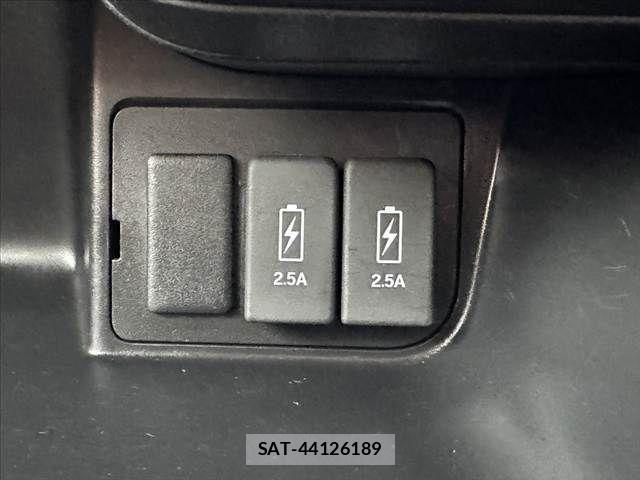 Honda N BOX CUSTOM 2019-06 7328863-28