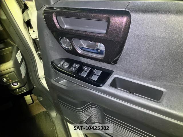 Honda N BOX CUSTOM 2018-06 7328865-8