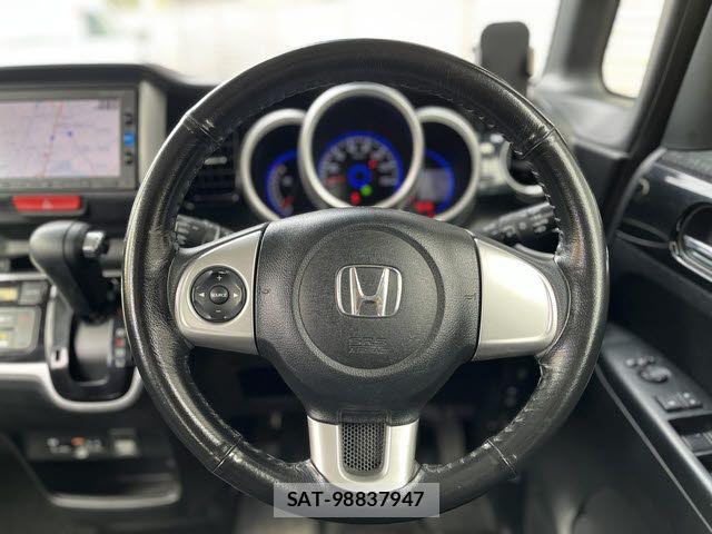 Honda N BOX CUSTOM 2017-02 7328858-13