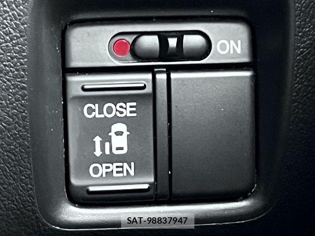Honda N BOX CUSTOM 2017-02 7328858-23