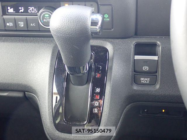 Honda N BOX CUSTOM 2024-07 7358973-17