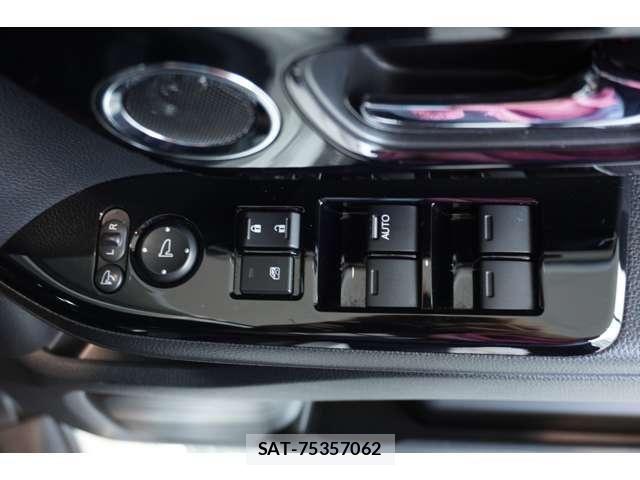 Honda N BOX CUSTOM 2022-08 7456251-27