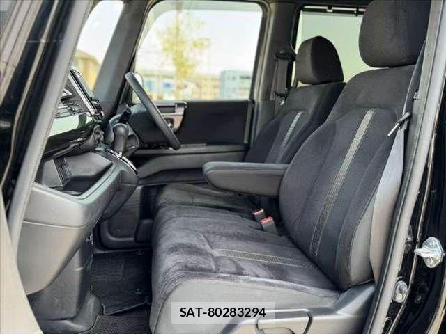Honda N BOX CUSTOM 2019-06 7456261-16