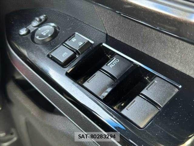 Honda N BOX CUSTOM 2019-06 7456261-27