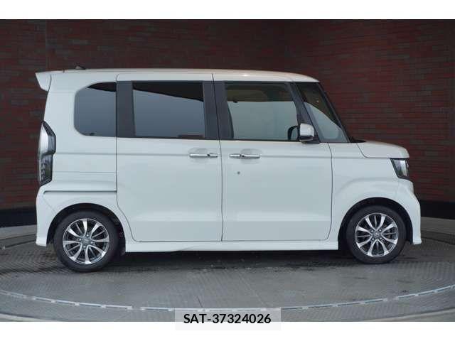 Honda N BOX CUSTOM 2022-08 7456250-1