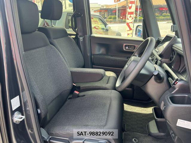 Honda N BOX CUSTOM 2024-03 7456236-11