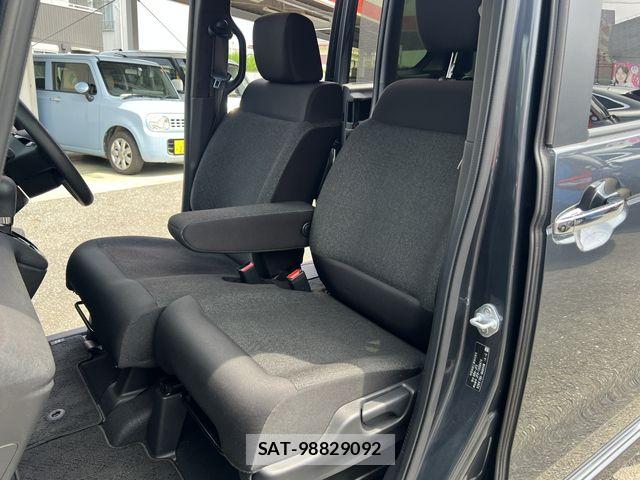 Honda N BOX CUSTOM 2024-03 7456236-14