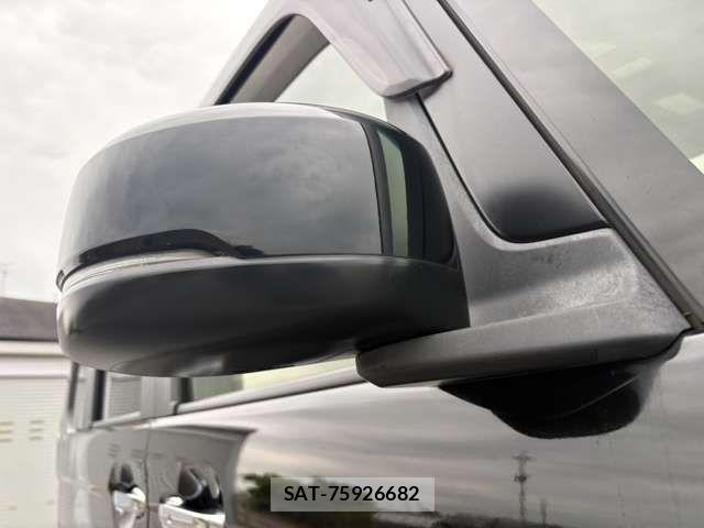 Honda N BOX CUSTOM 2019-05 7509414-10