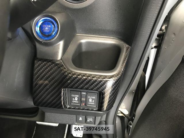 Honda N BOX CUSTOM 2024-04 7562529-17