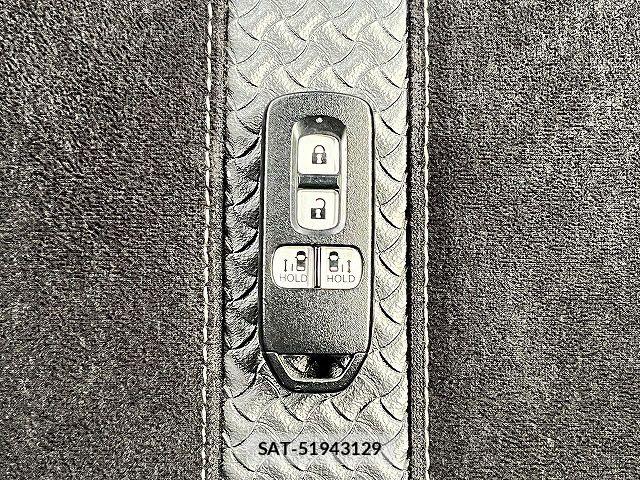 Honda N BOX CUSTOM 2023-01 7562531-25
