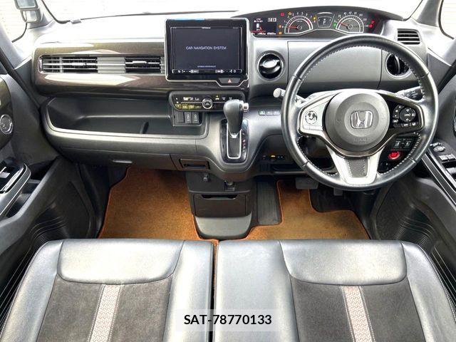Honda N BOX CUSTOM 2019-03 7562551-1
