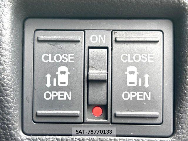 Honda N BOX CUSTOM 2019-03 7562551-4