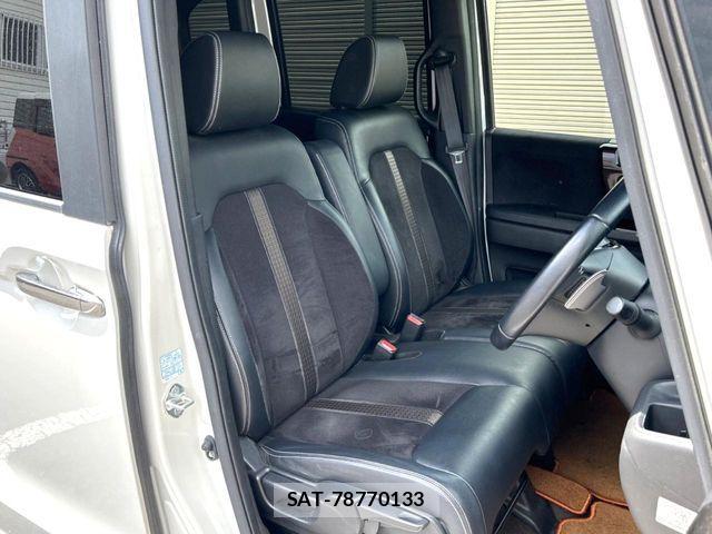 Honda N BOX CUSTOM 2019-03 7562551-8