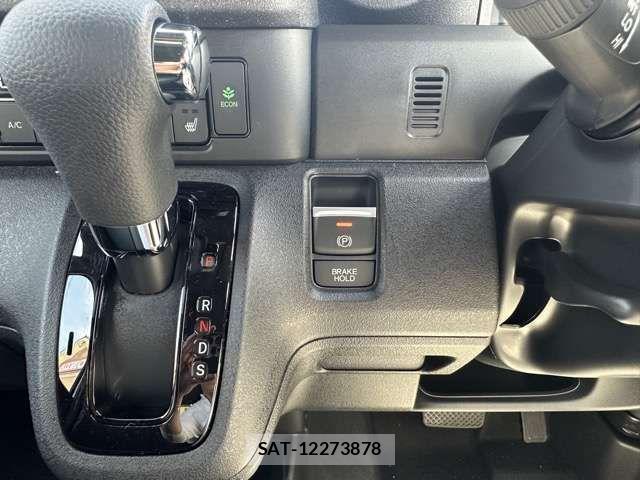 Honda N BOX CUSTOM 2026-01 7618567-18