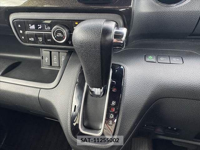 Honda N BOX CUSTOM 2019-01 7618637-27