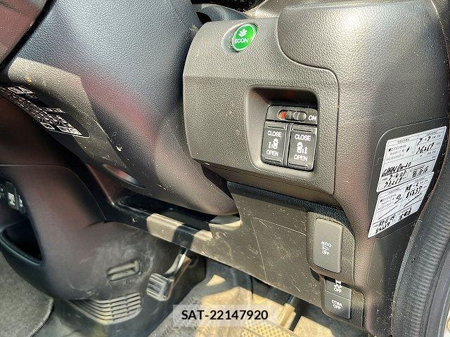 Honda N BOX CUSTOM 2017-06 7618666-11
