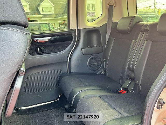 Honda N BOX CUSTOM 2017-06 7618666-12
