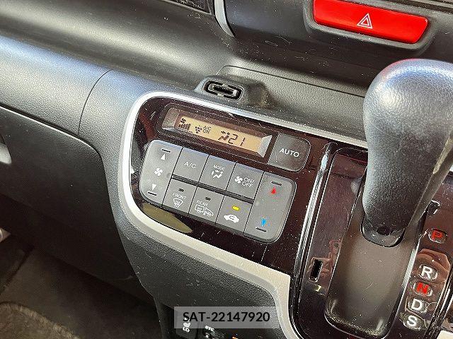 Honda N BOX CUSTOM 2017-06 7618666-14