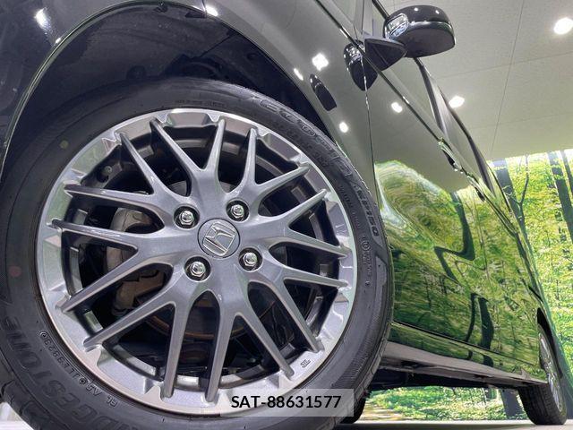 Honda N BOX CUSTOM 2023-11 7618569-12