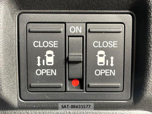 Honda N BOX CUSTOM 2023-11 7618569-2